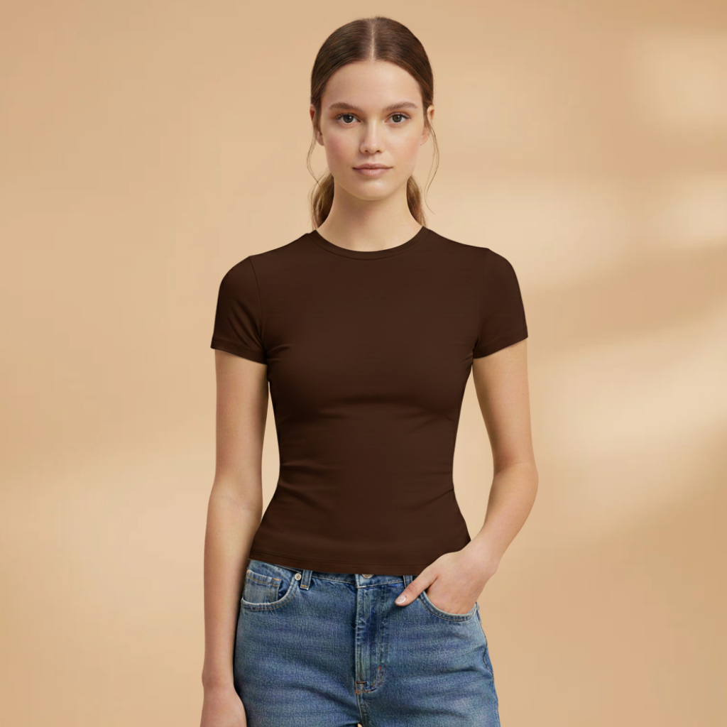 Women's Fitted T-Shirt with Round Neckline for Everyday Wear