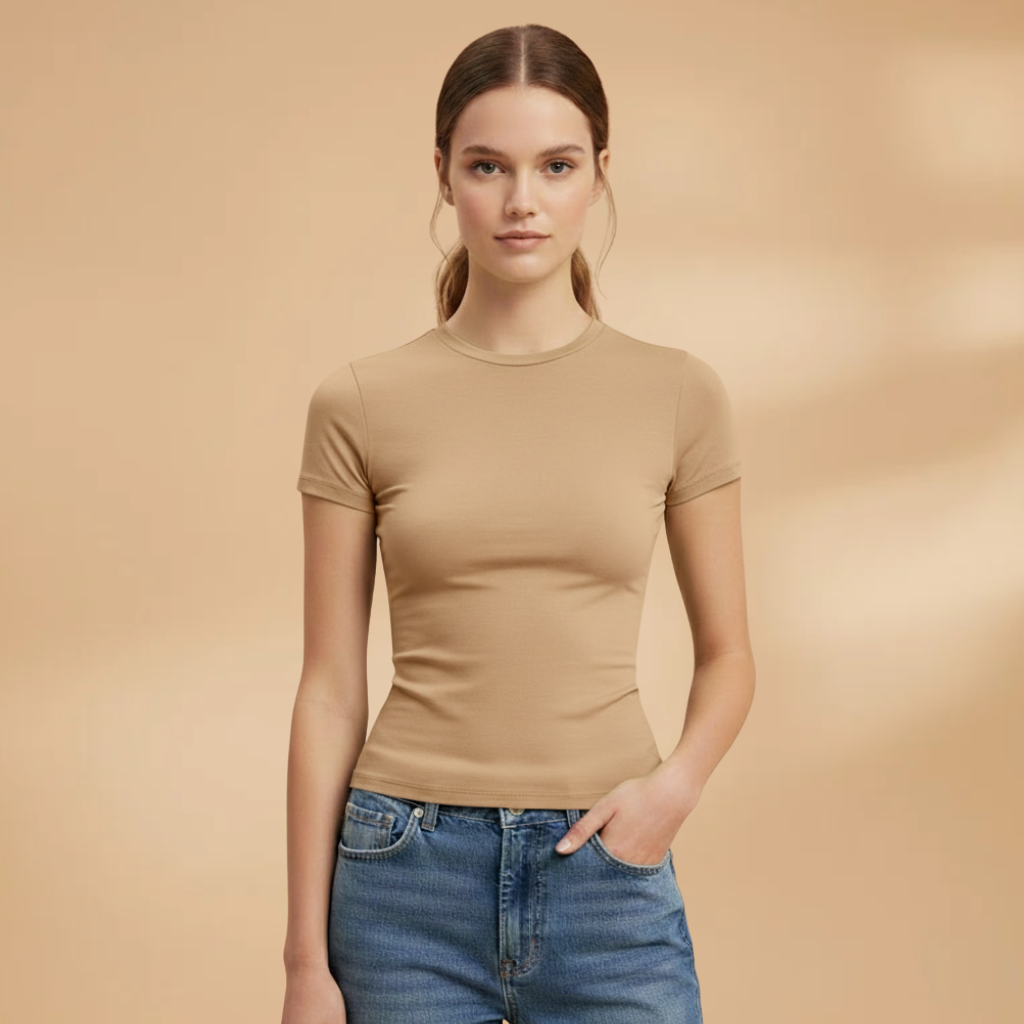 Women's Fitted T-Shirt with Round Neckline for Everyday Wear