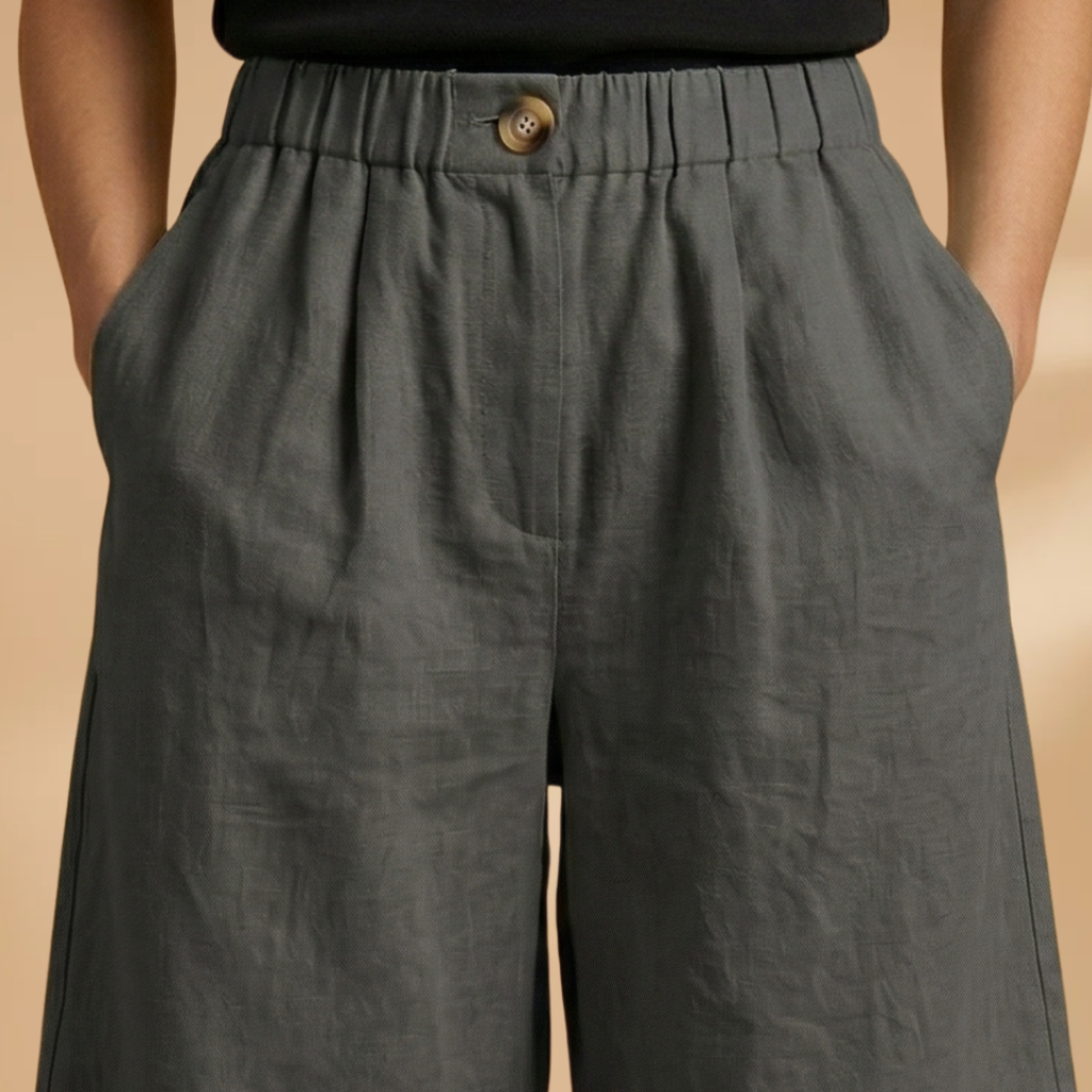 Women's Shorts with Elasticated Waistband and Tapered Legs