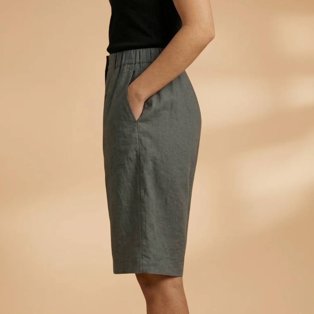 Women's Shorts with Elasticated Waistband and Tapered Legs