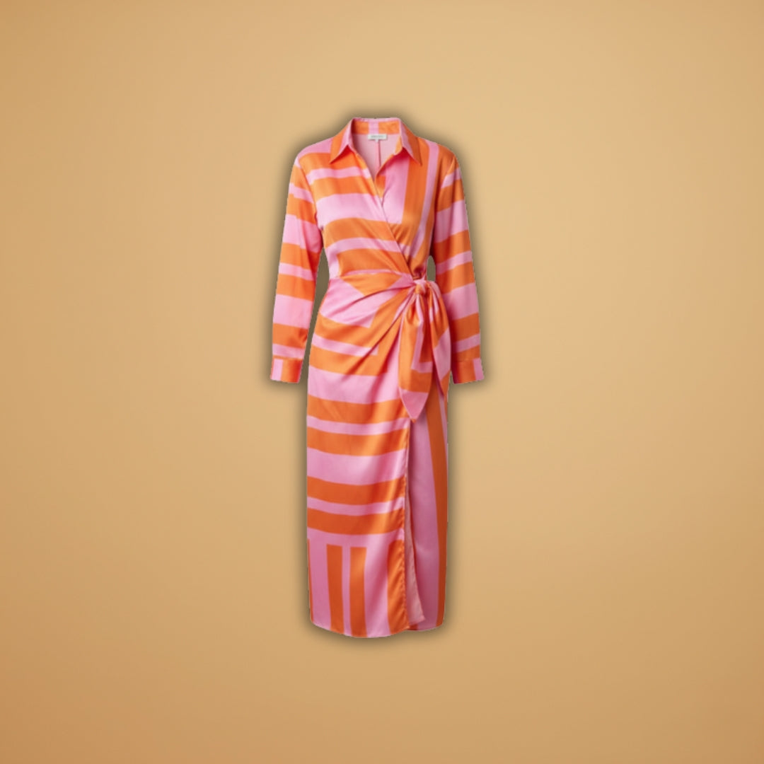 Women's dress with long sleeves and a striped surface