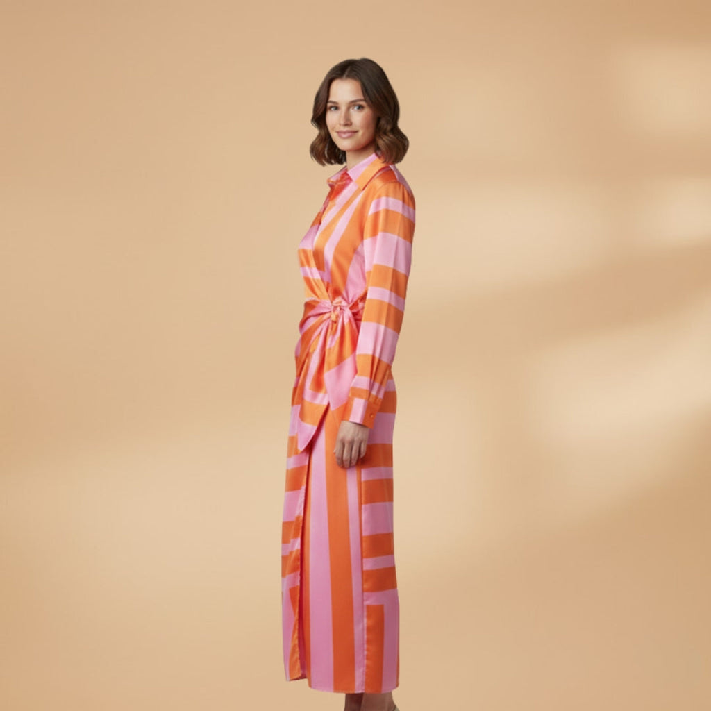 Women's dress with long sleeves and a striped surface
