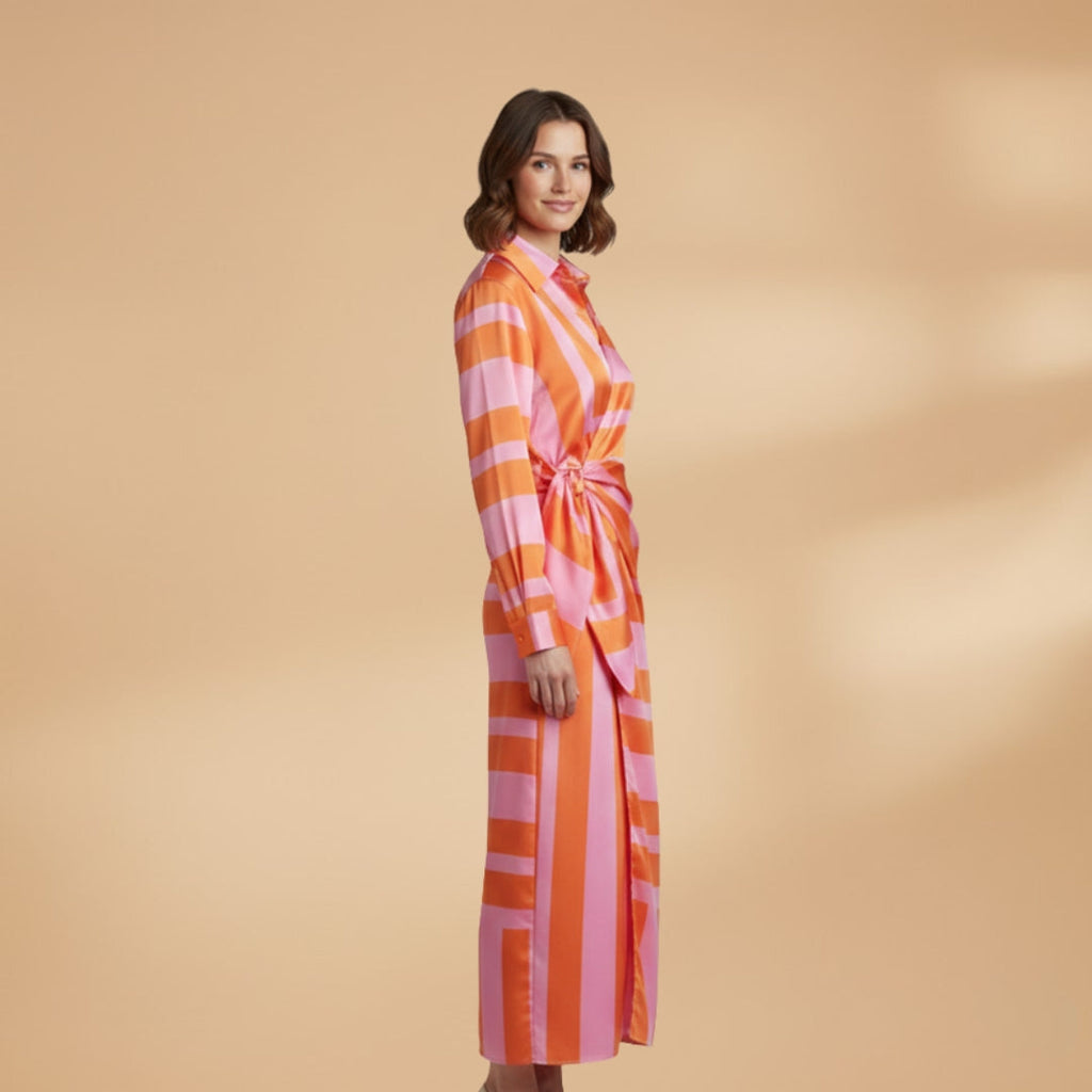 Women's dress with long sleeves and a striped surface