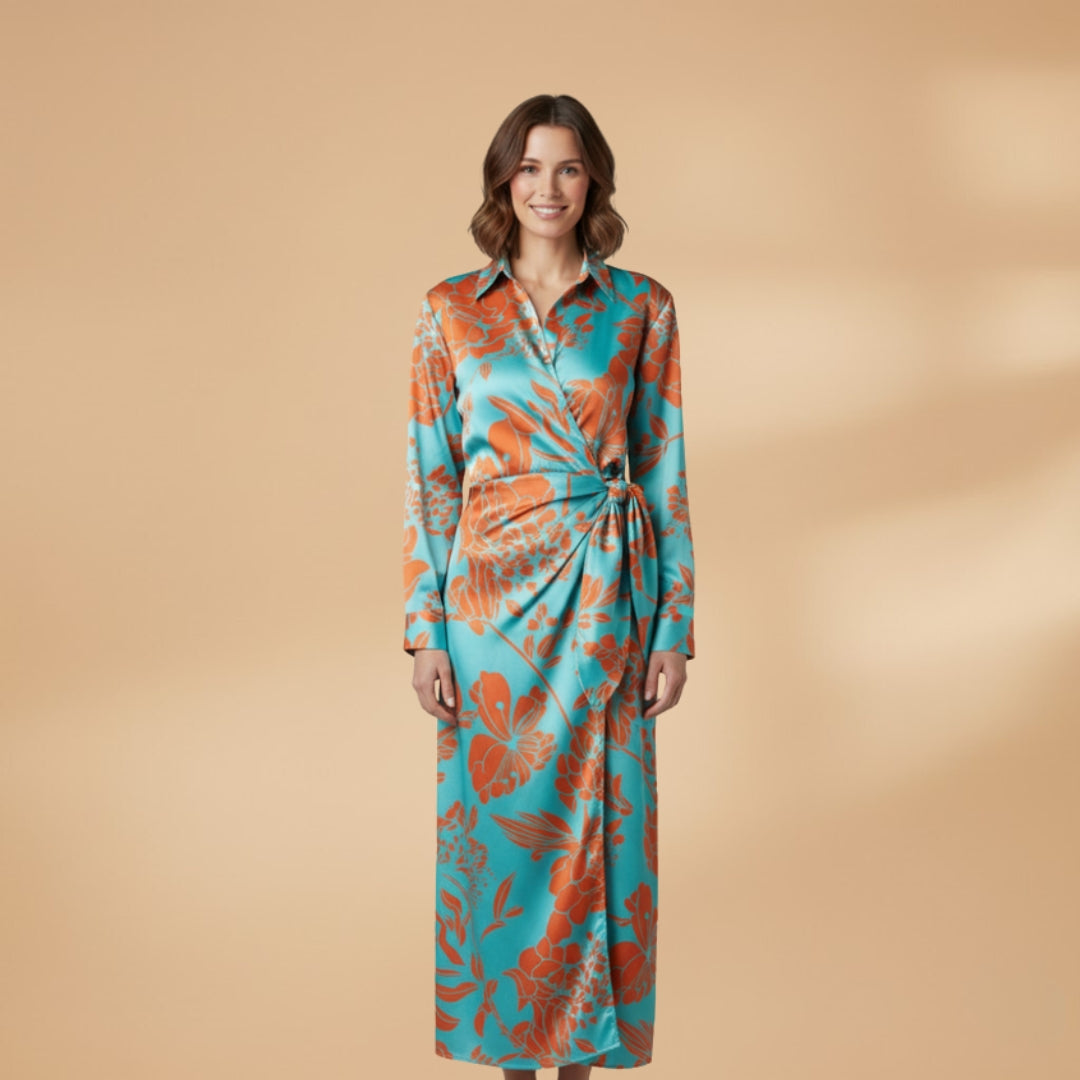 Women's dress with long sleeves and a striped surface