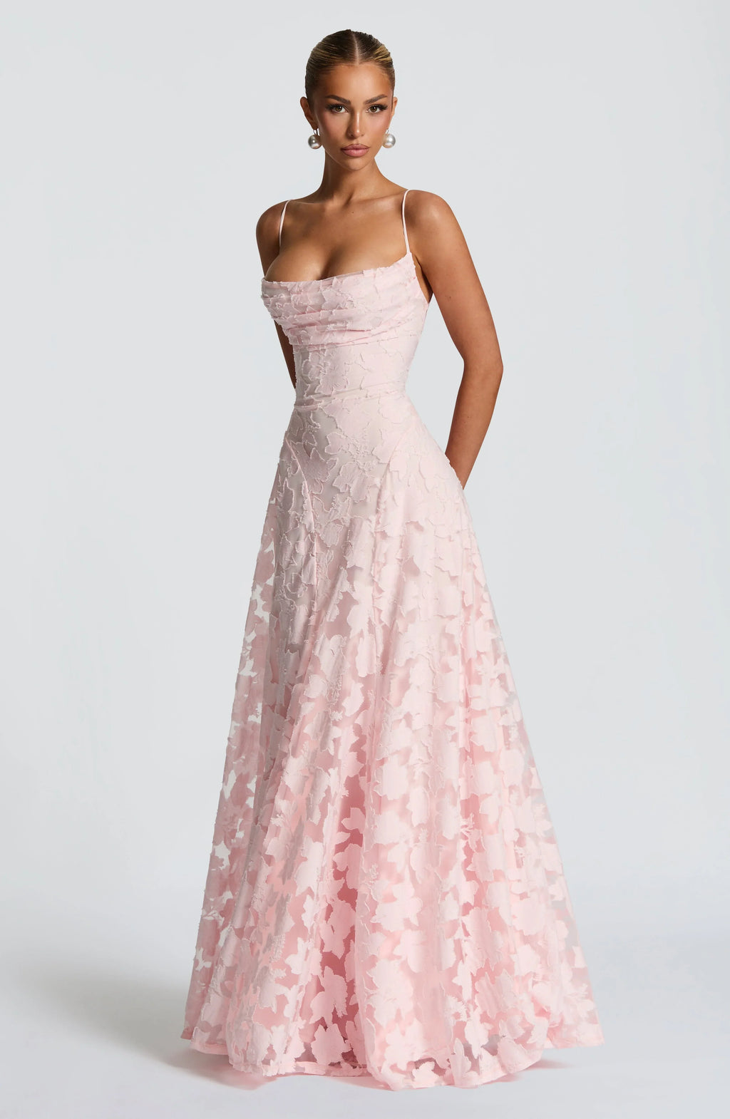 Women's Maxi dress with thin straps and floral patterns