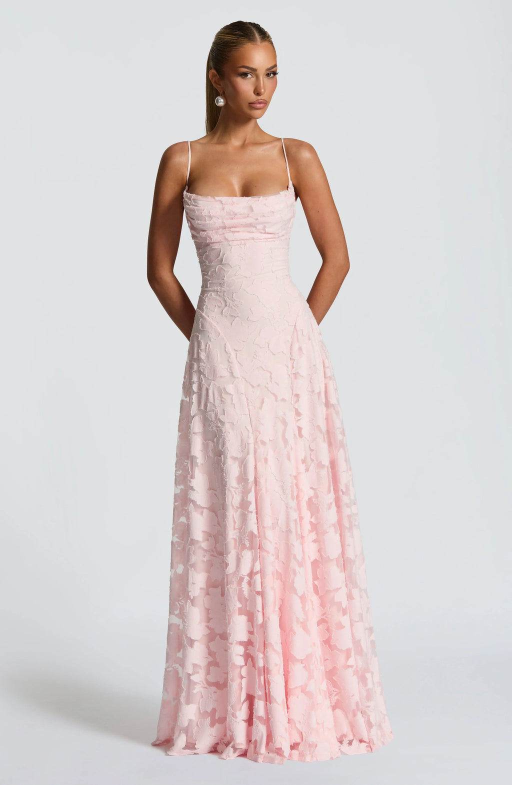 Women's Maxi dress with thin straps and floral patterns