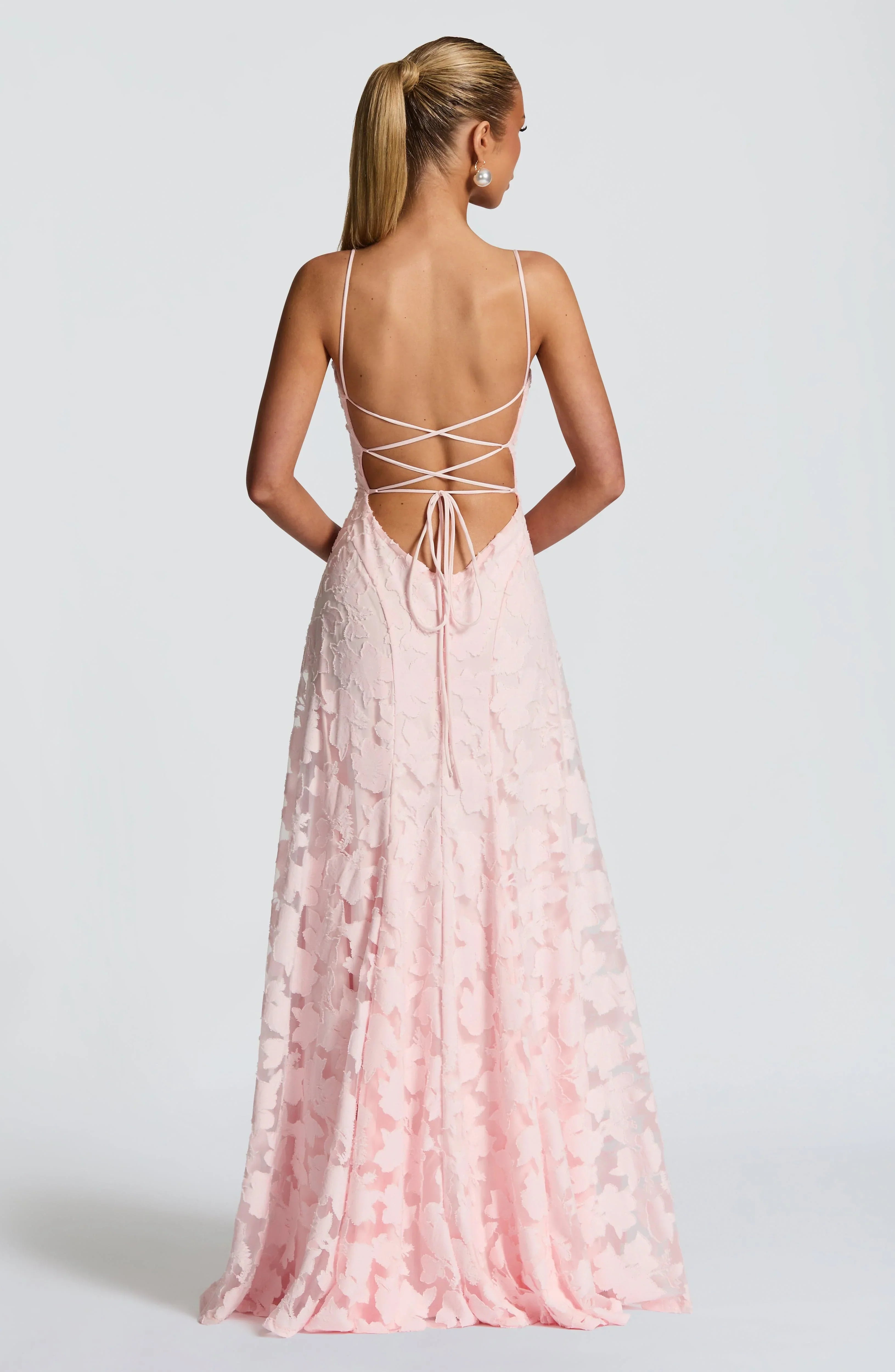 Women's Maxi dress with thin straps and floral patterns